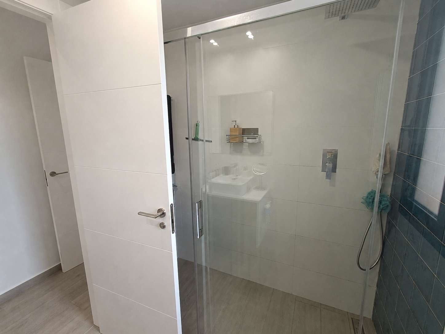 Modern 3-Bed Ground Floor Apartment with Private Garden