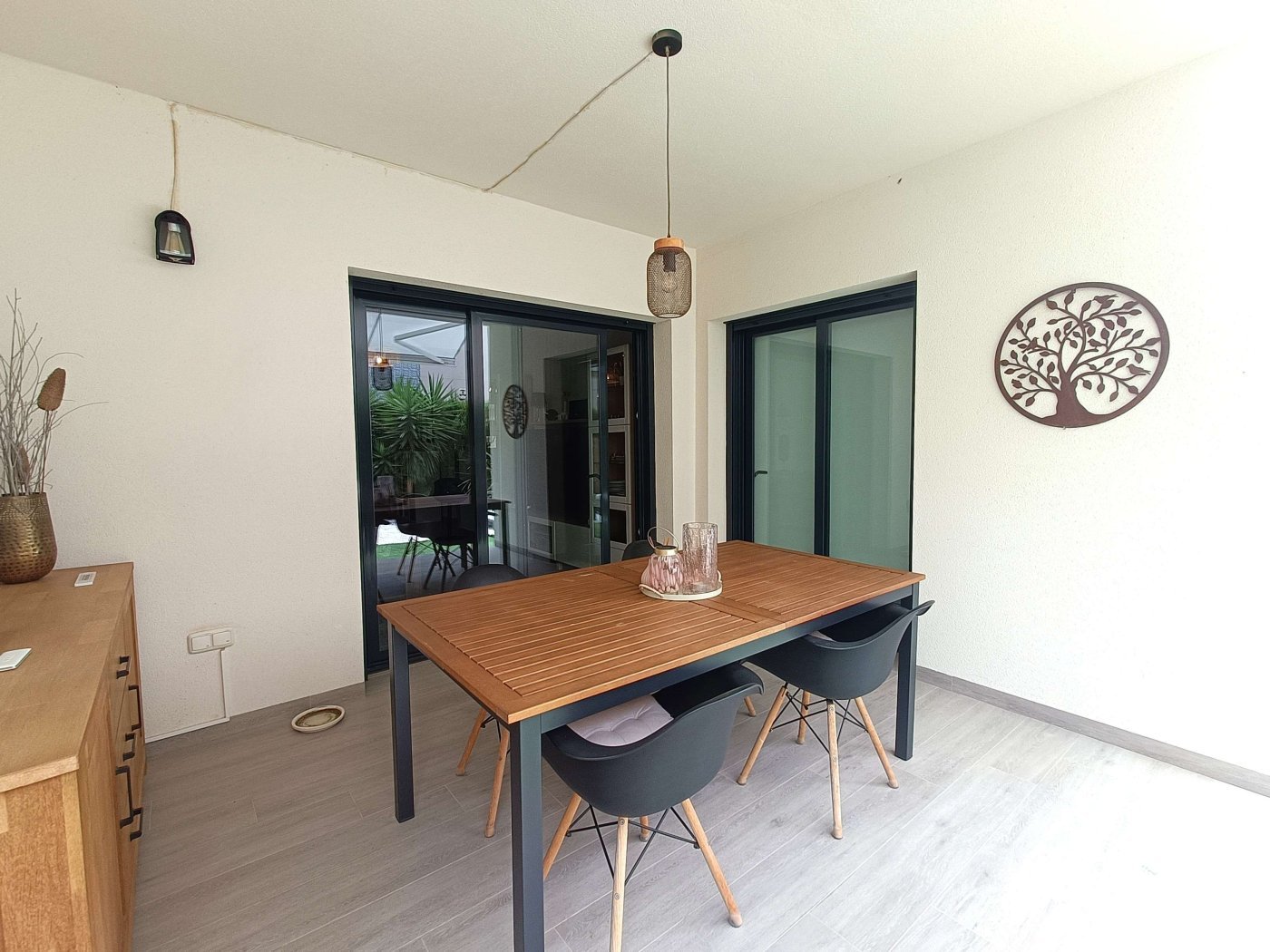 Modern 3-Bed Ground Floor Apartment with Private Garden