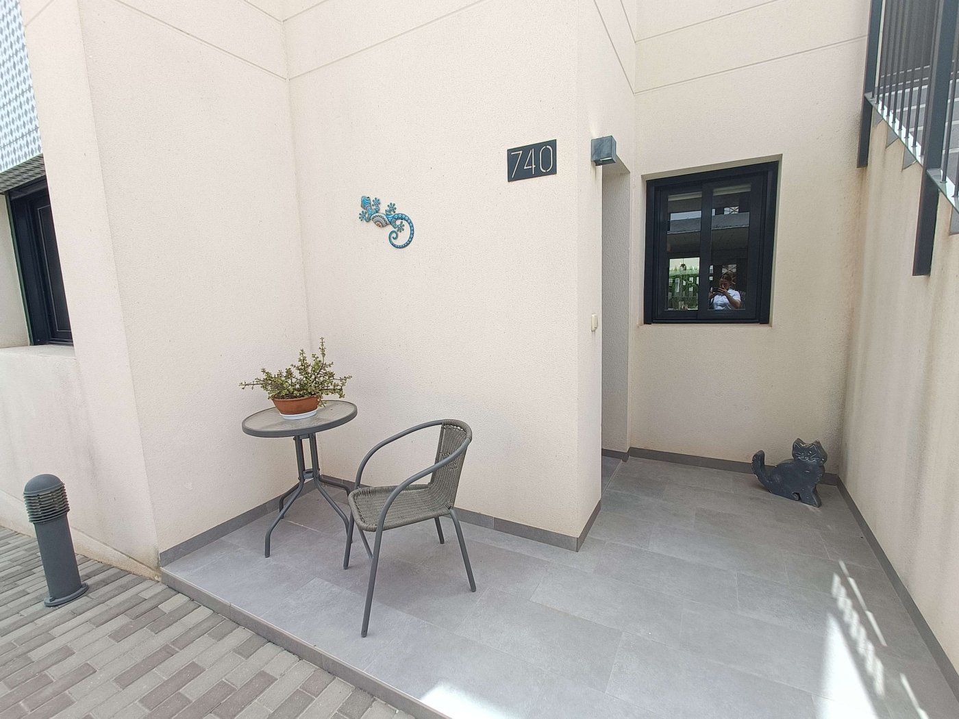 Modern 3-Bed Ground Floor Apartment with Private Garden