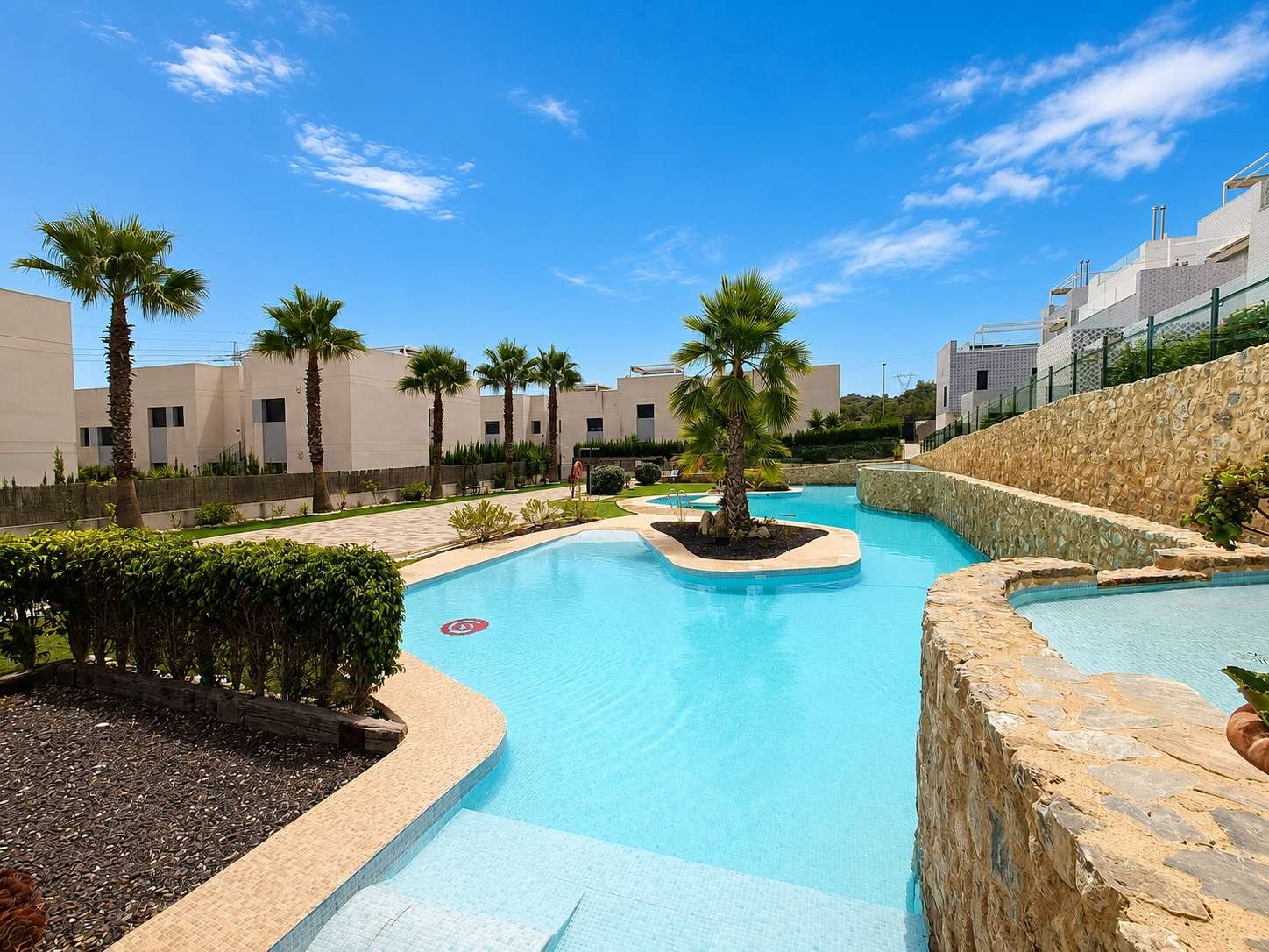 Modern 3-Bed Ground Floor Apartment with Private Garden
