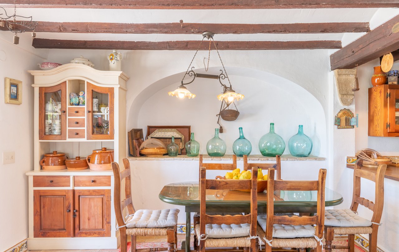 Fantastic rustic estate in traditional Valencian style with every luxury detail