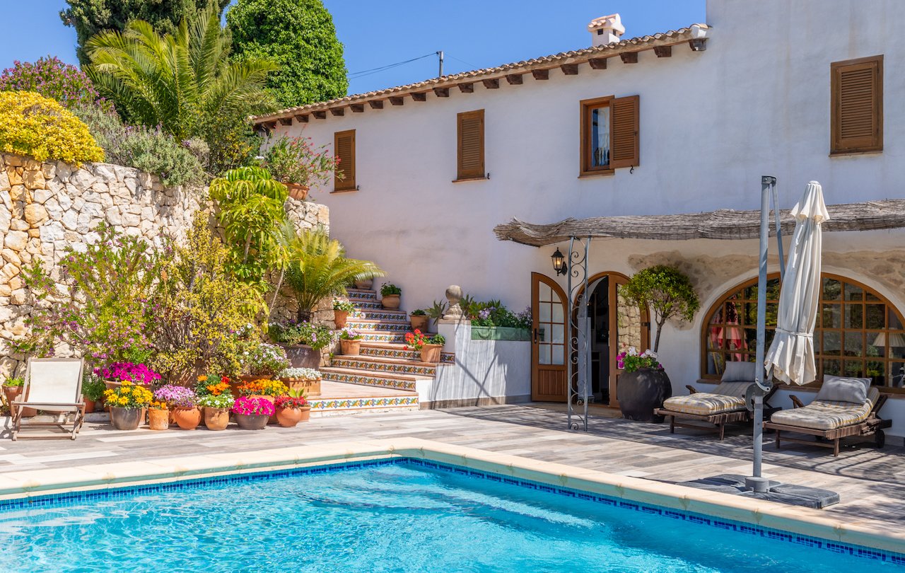 Fantastic rustic estate in traditional Valencian style with every luxury detail