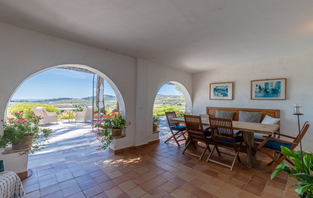 Fantastic rustic estate in traditional Valencian style with every luxury detail