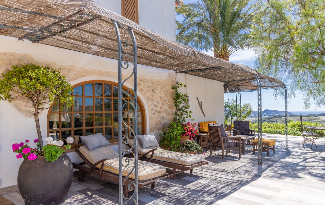 Fantastic rustic estate in traditional Valencian style with every luxury detail