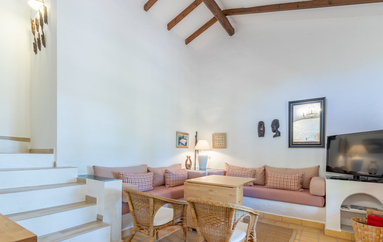 Fantastic rustic estate in traditional Valencian style with every luxury detail