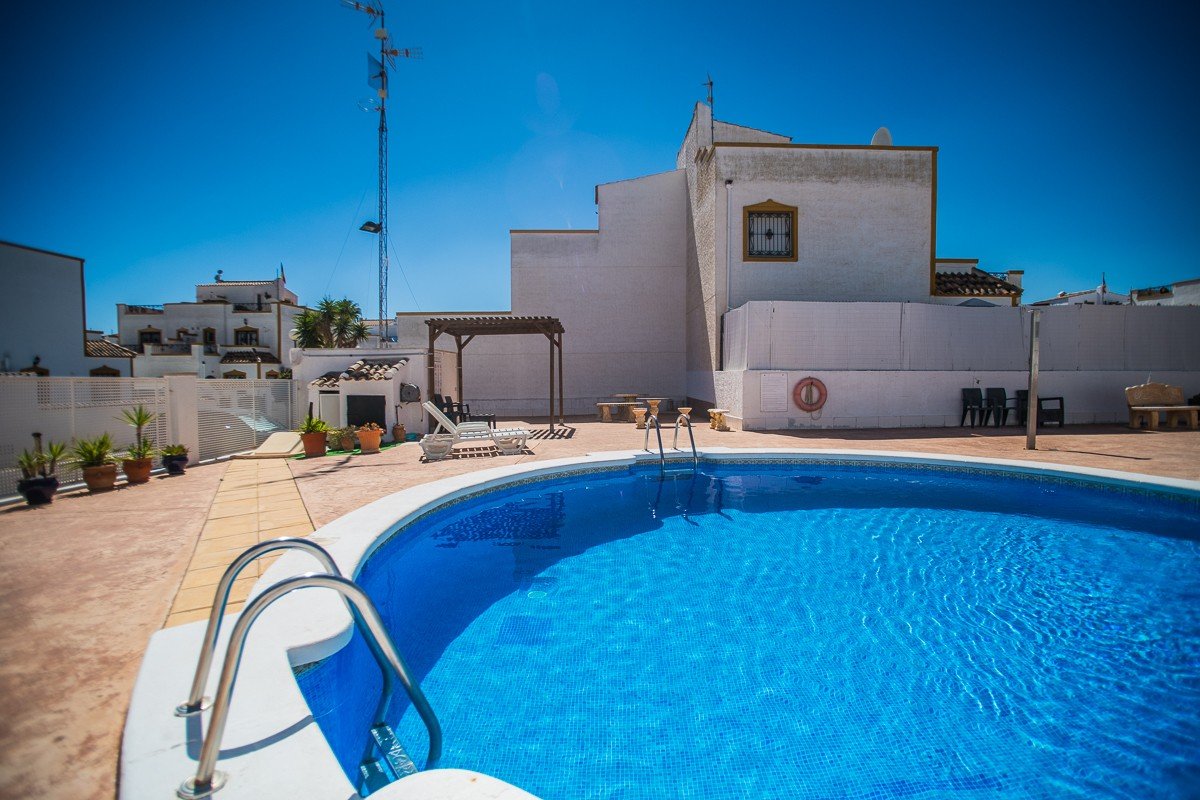 Spacious Property with Underbuild, Solar Panels and Communal Pool