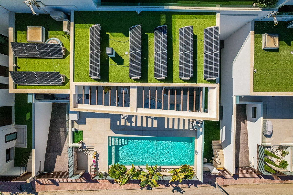 Modern detached villa with 4 bedrooms, private pool and garage in Rojales