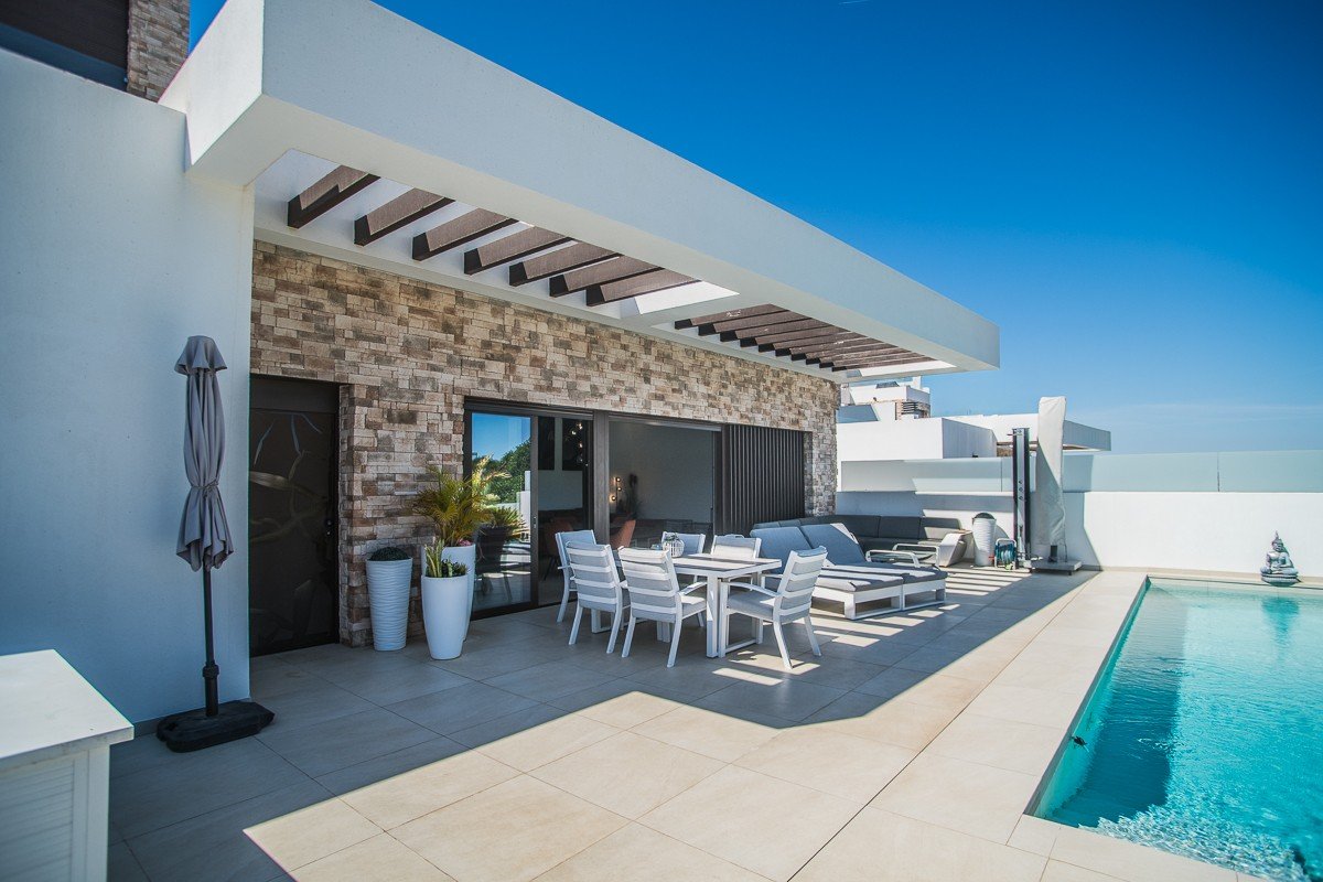 Modern detached villa with 4 bedrooms, private pool and garage in Rojales