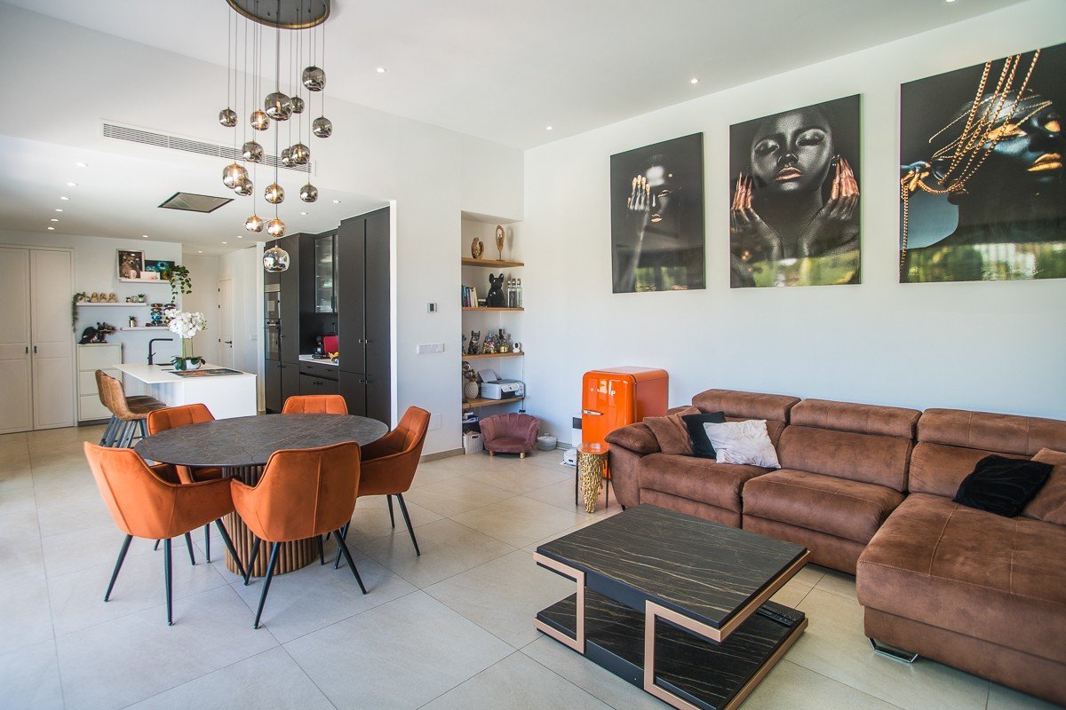 Modern detached villa with 4 bedrooms, private pool and garage in Rojales