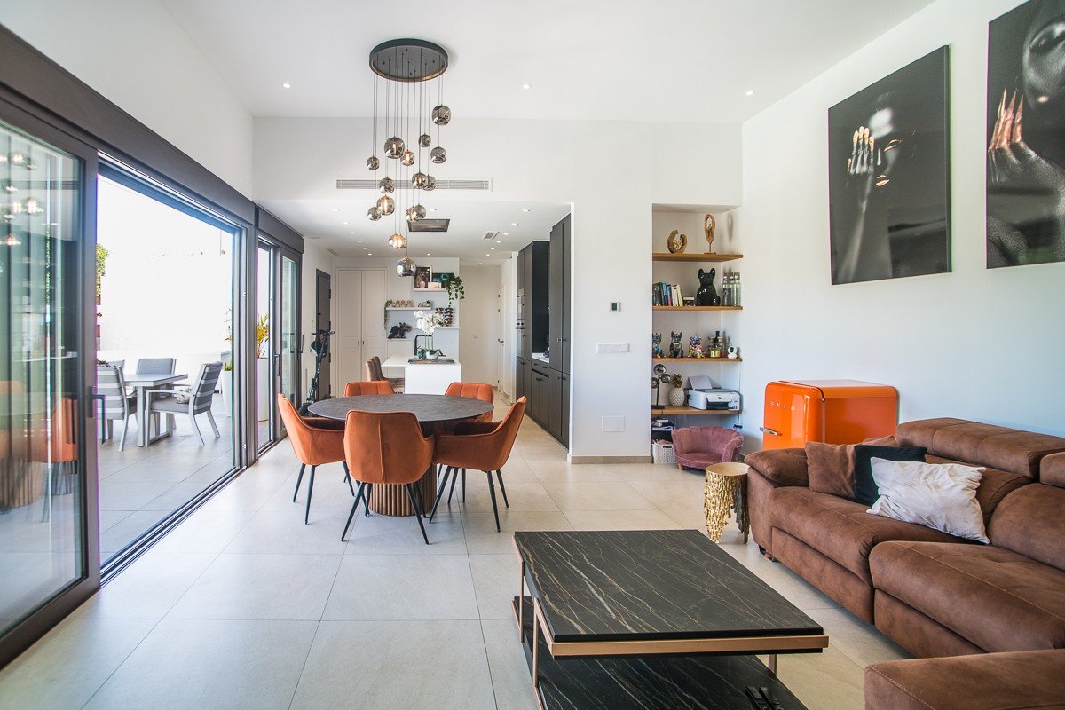 Modern detached villa with 4 bedrooms, private pool and garage in Rojales