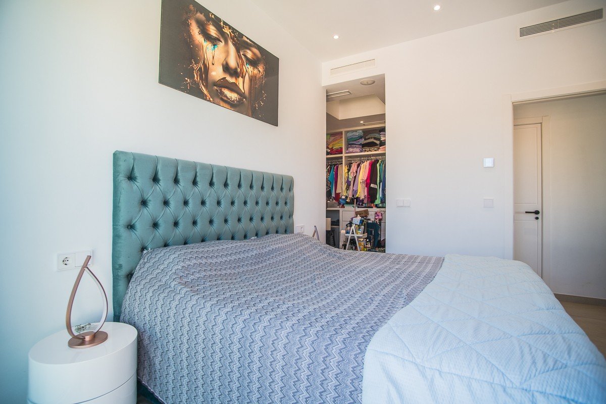 Modern detached villa with 4 bedrooms, private pool and garage in Rojales