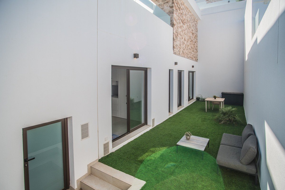 Modern detached villa with 4 bedrooms, private pool and garage in Rojales