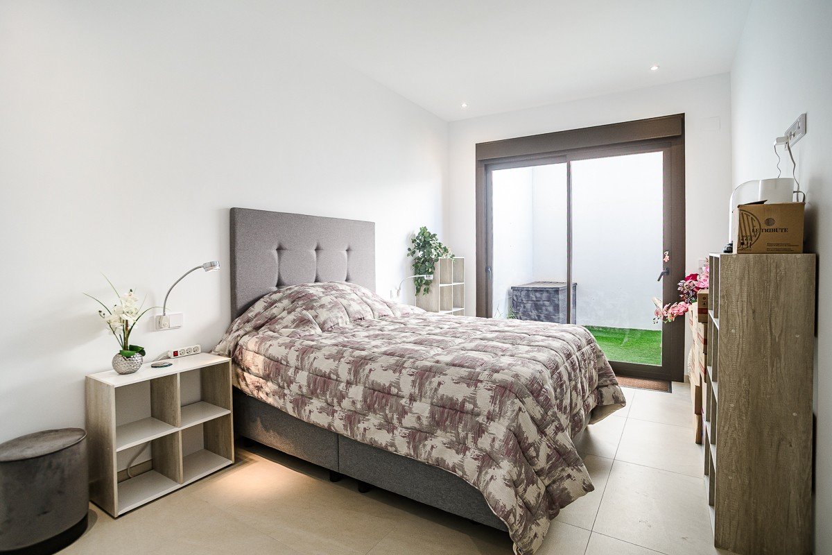 Modern detached villa with 4 bedrooms, private pool and garage in Rojales