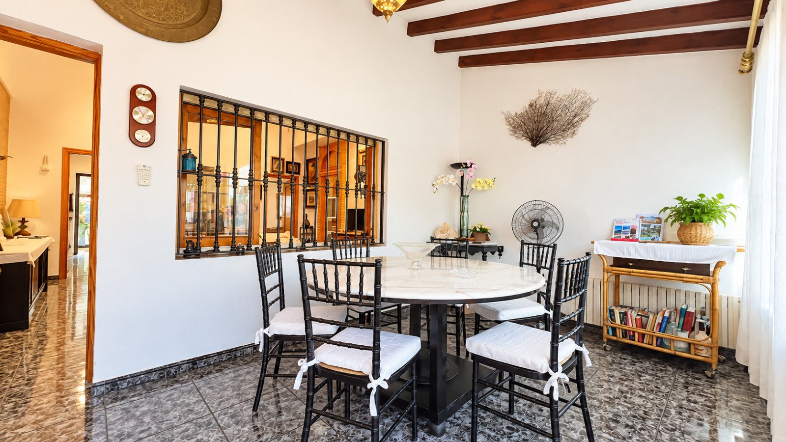 Unique semi-detached house just 60m from the beach with 3 bedrooms and 2 bathrooms