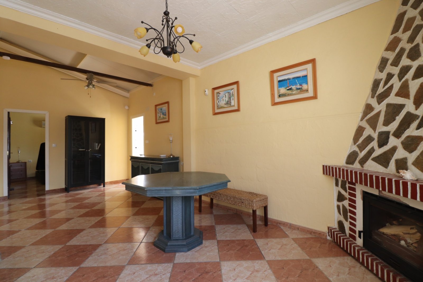 Detached Country Villa with 4 bedrooms, 2 bathrooms and a private pool n Heredades