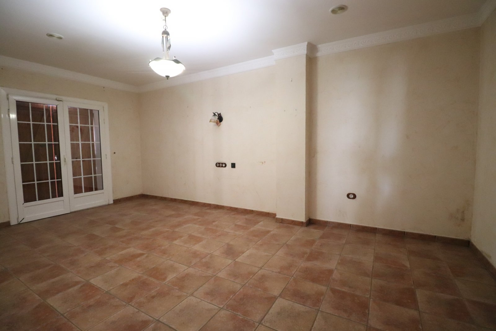 East Facing, Five Bedroom, Detached Villa in Los Palacios