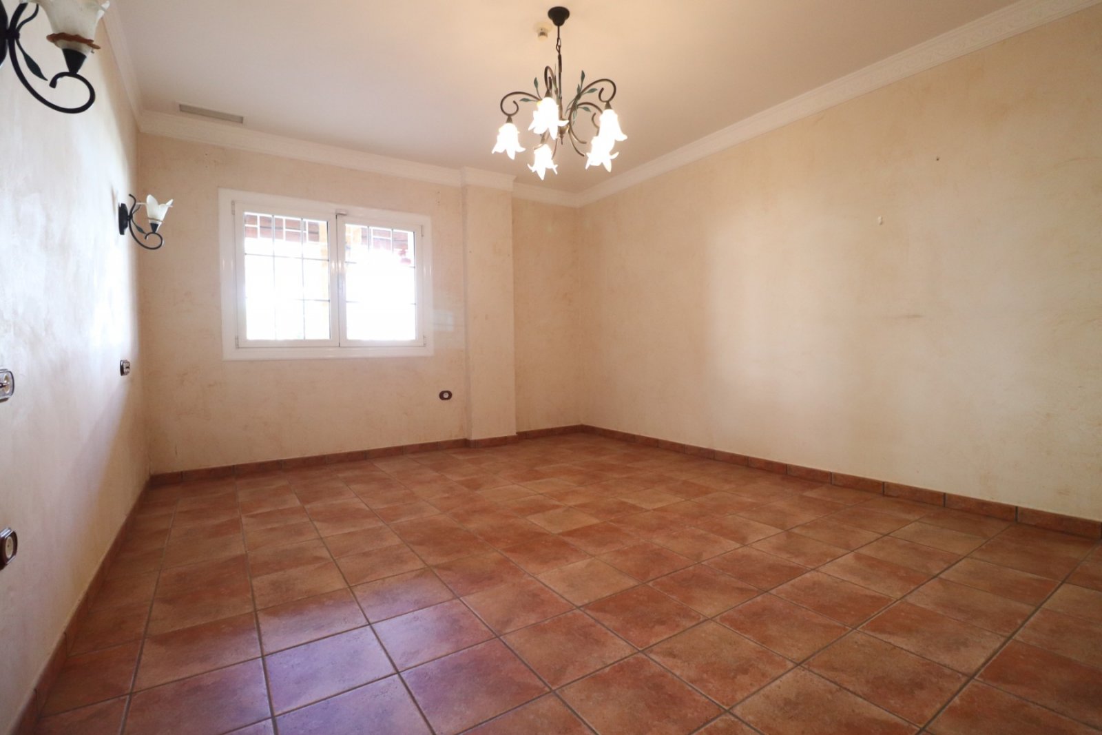 East Facing, Five Bedroom, Detached Villa in Los Palacios