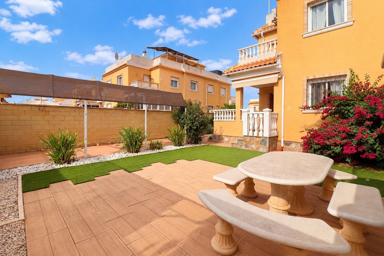 Quad-Villa with 3 bedrooms, 1 bathroom, 1 guest toilet and a communal swimming pool
