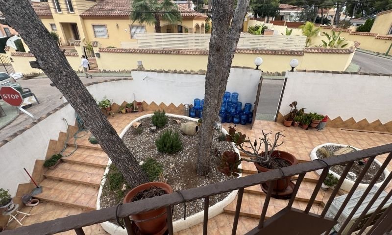 Charming villa with sea views in Pinar de Campoverde on a large plot surrounded by pine trees