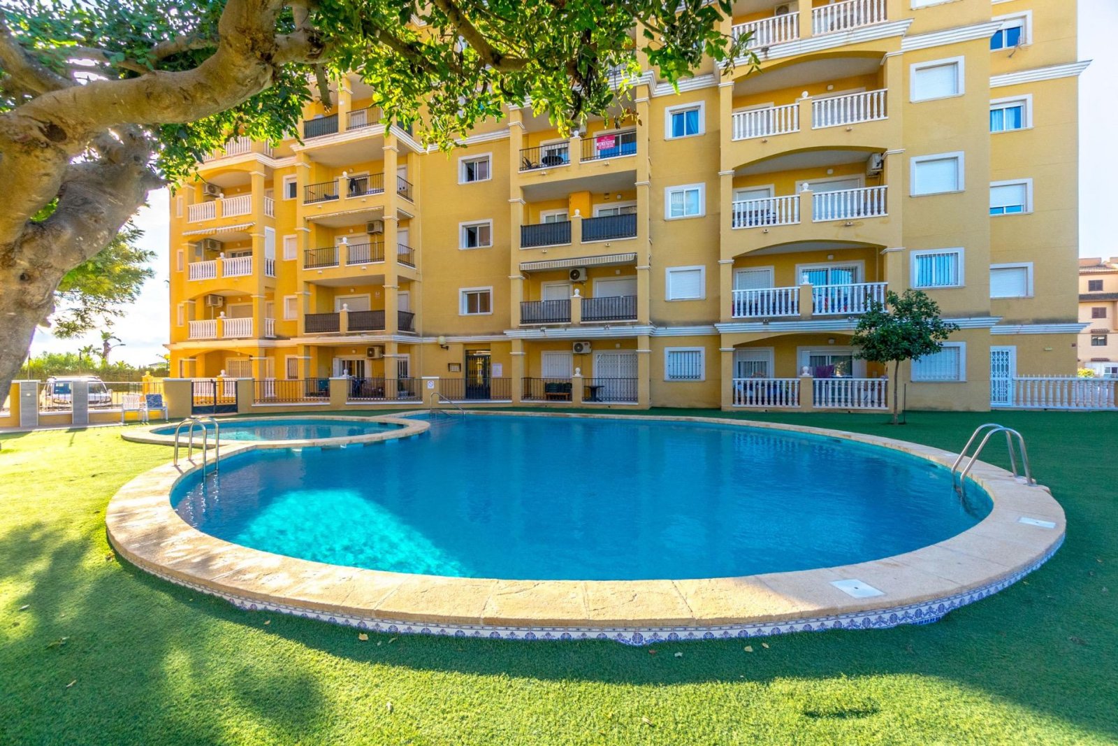 Penthouse with terrace, private solarium and open views in Torreblanca