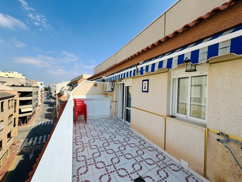 Penthouse with 2 bedrooms and 1 bathroom just 200 m from the beach