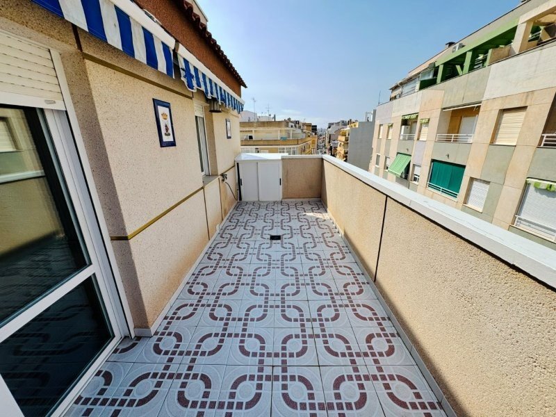 Penthouse with 2 bedrooms and 1 bathroom just 200 m from the beach