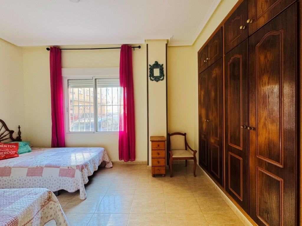Opportunity in the center of La Mata - Corner ground-floor property just 200 meters from the beach