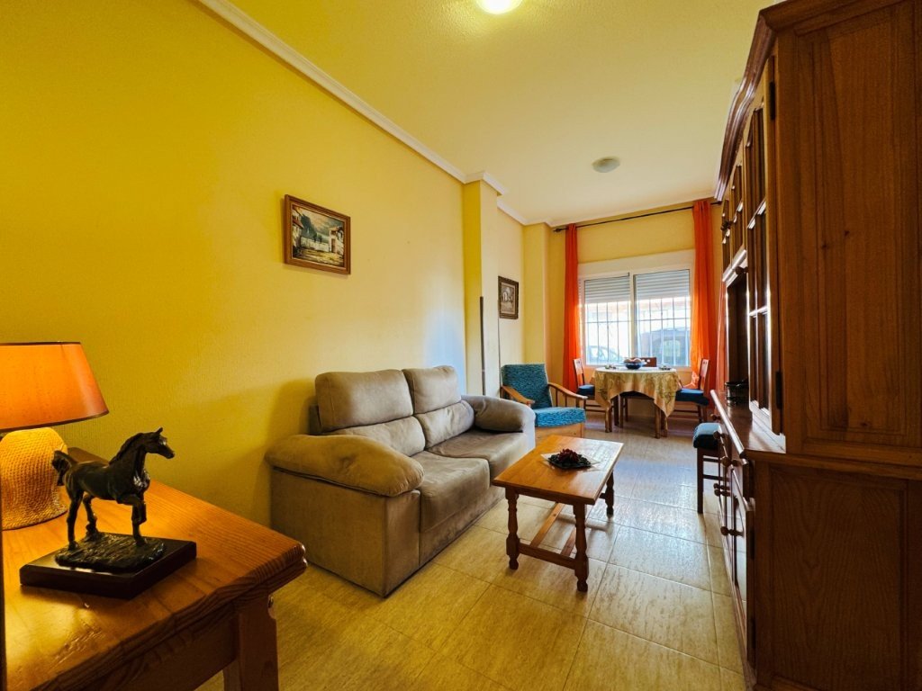 Opportunity in the center of La Mata - Corner ground-floor property just 200 meters from the beach