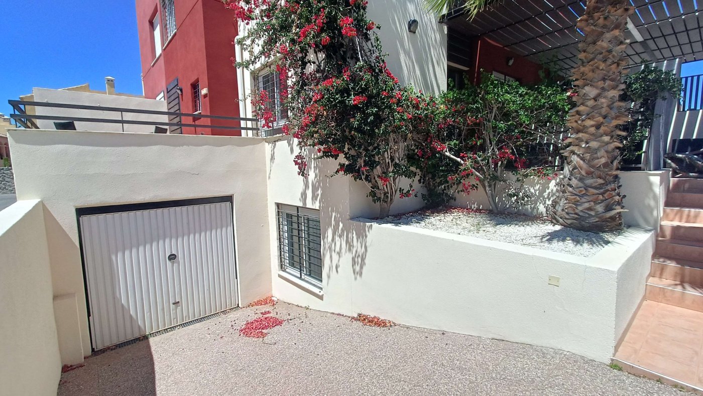 Beautiful Quad Villa with 3 bedrooms, 2 bathrooms, large Solarium, Underbuild and Garage