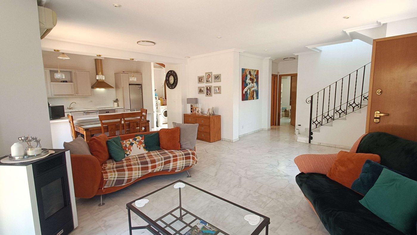 Exceptional Semi-Detached Villa with 3 bedrooms, 2 bathrooms, seperate guest area and Private Pool in the Heart of La Finca Golf & Spa Resort