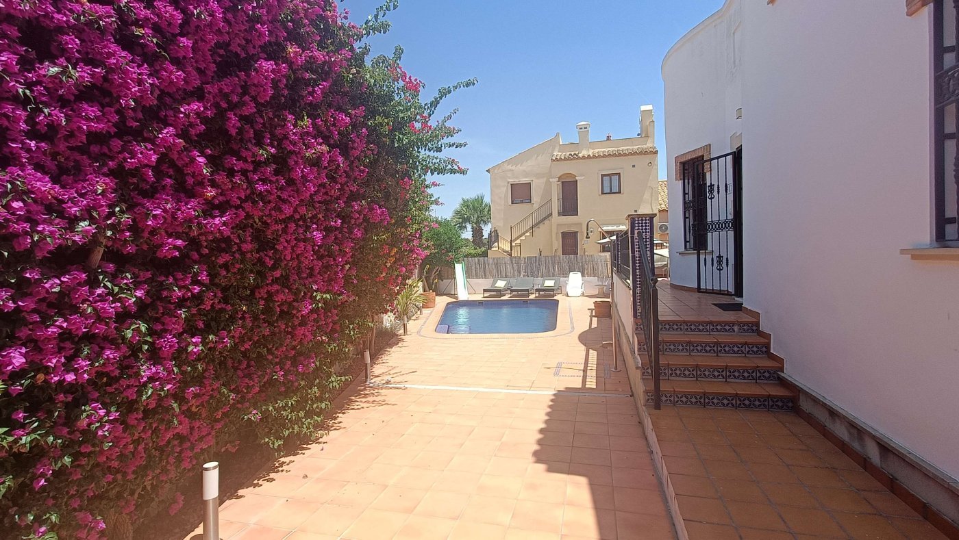 Exceptional Semi-Detached Villa with 3 bedrooms, 2 bathrooms, seperate guest area and Private Pool in the Heart of La Finca Golf & Spa Resort