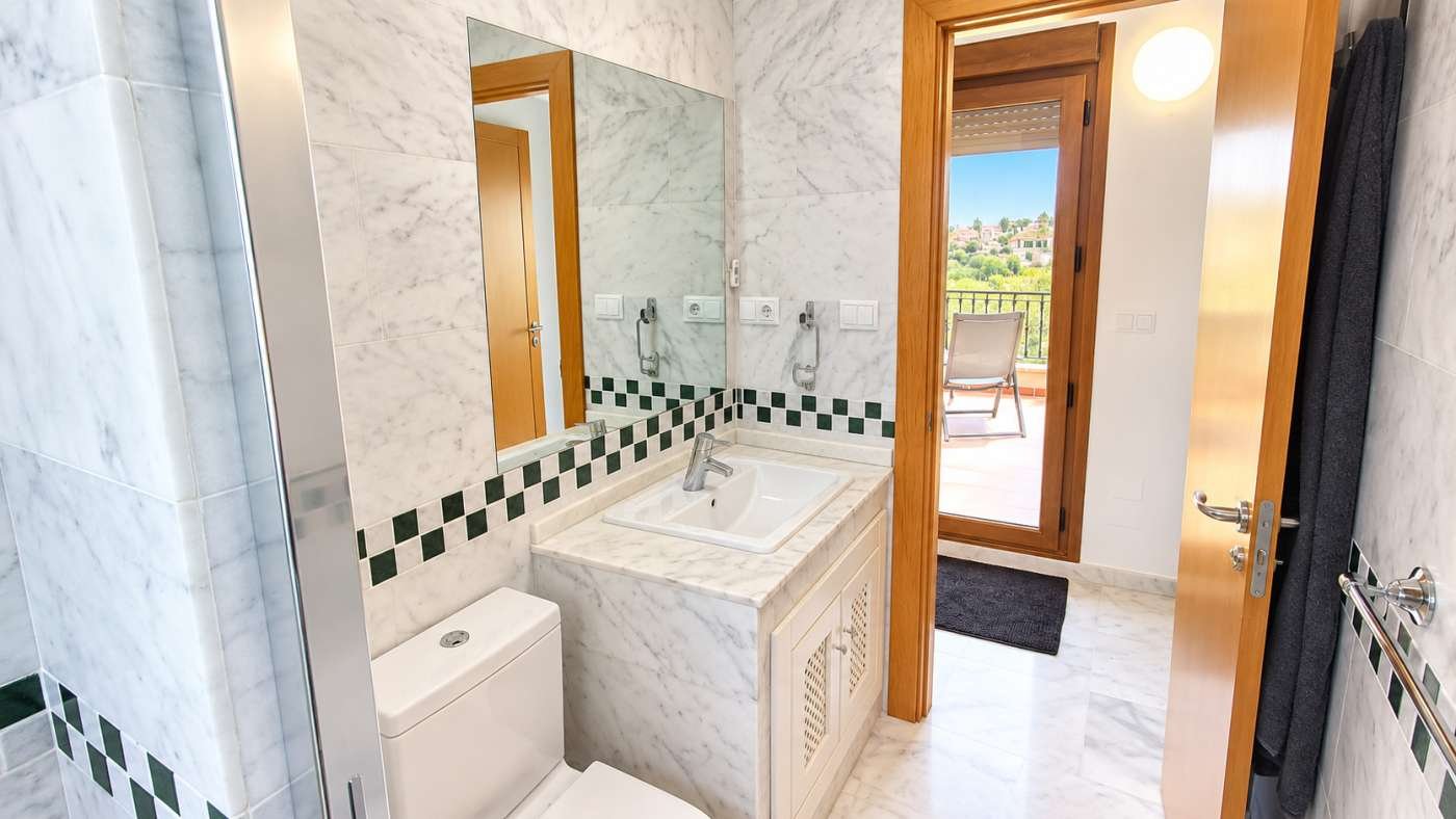 Frontline Golf Villa with 3 bedrooms and 2 bathrooms in the Heart of La Finca Golf Resort
