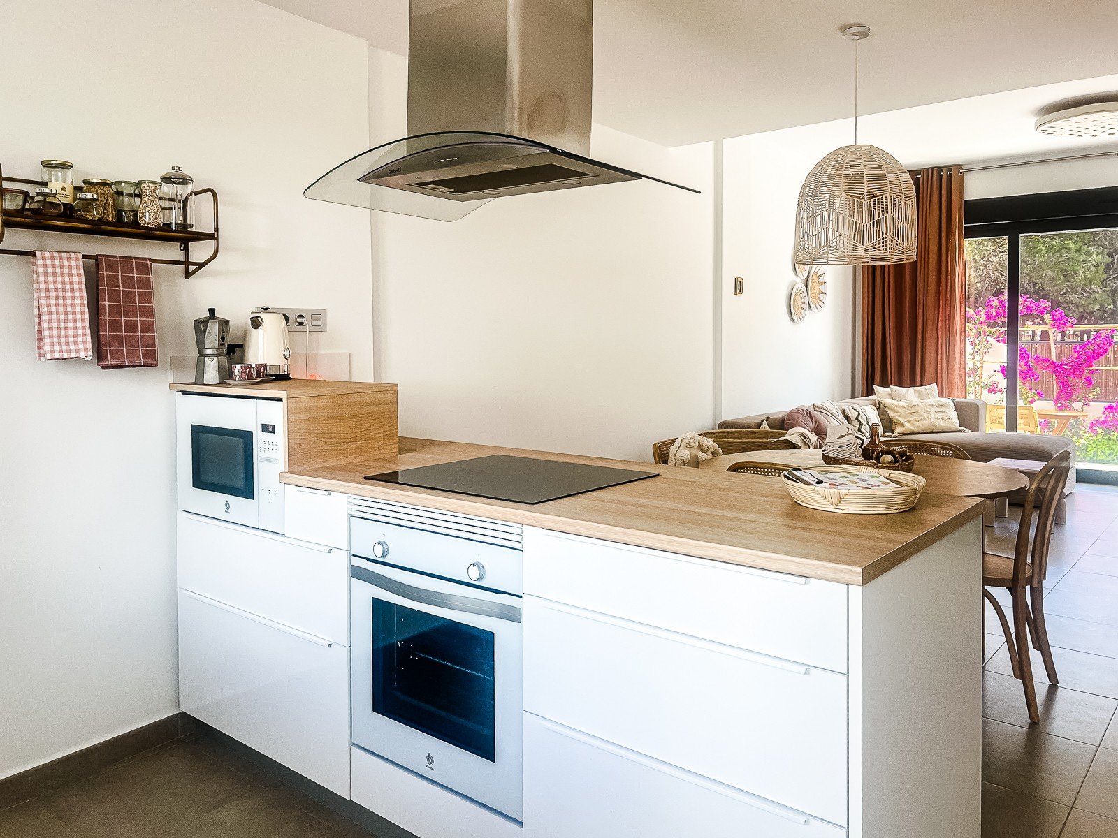 Ibiza style ground floor apartment just 800 m from the beach