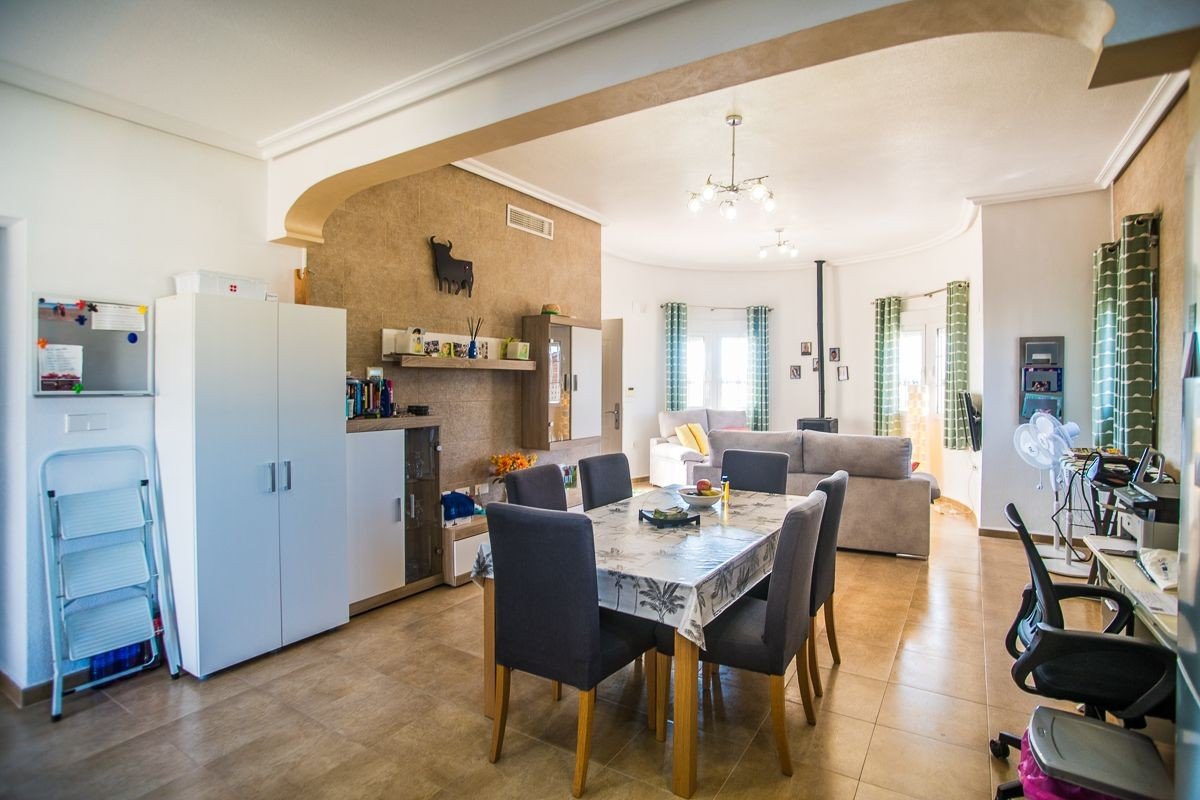 Amazing villa in Spanish style in Catral