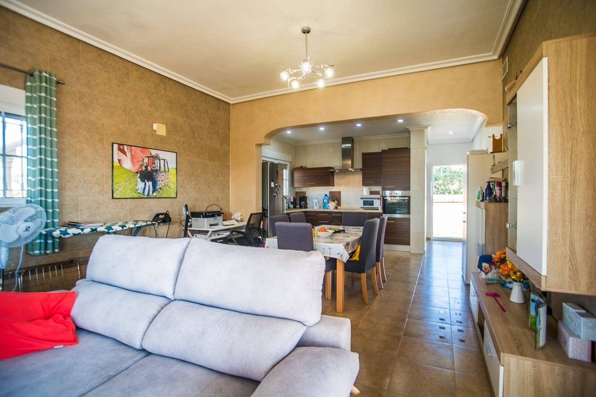 Amazing villa in Spanish style in Catral