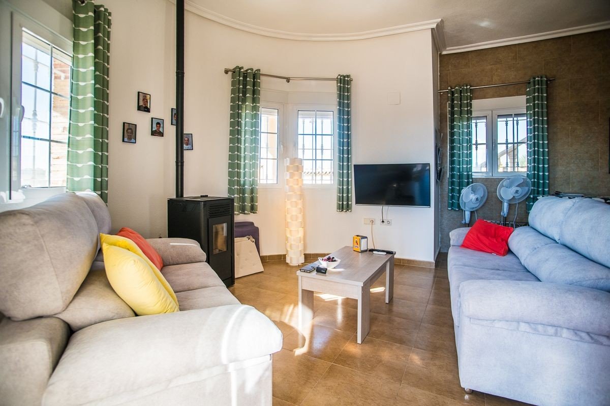 Amazing villa in Spanish style in Catral
