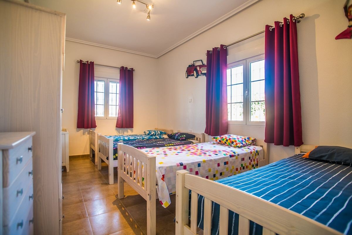 Amazing villa in Spanish style in Catral