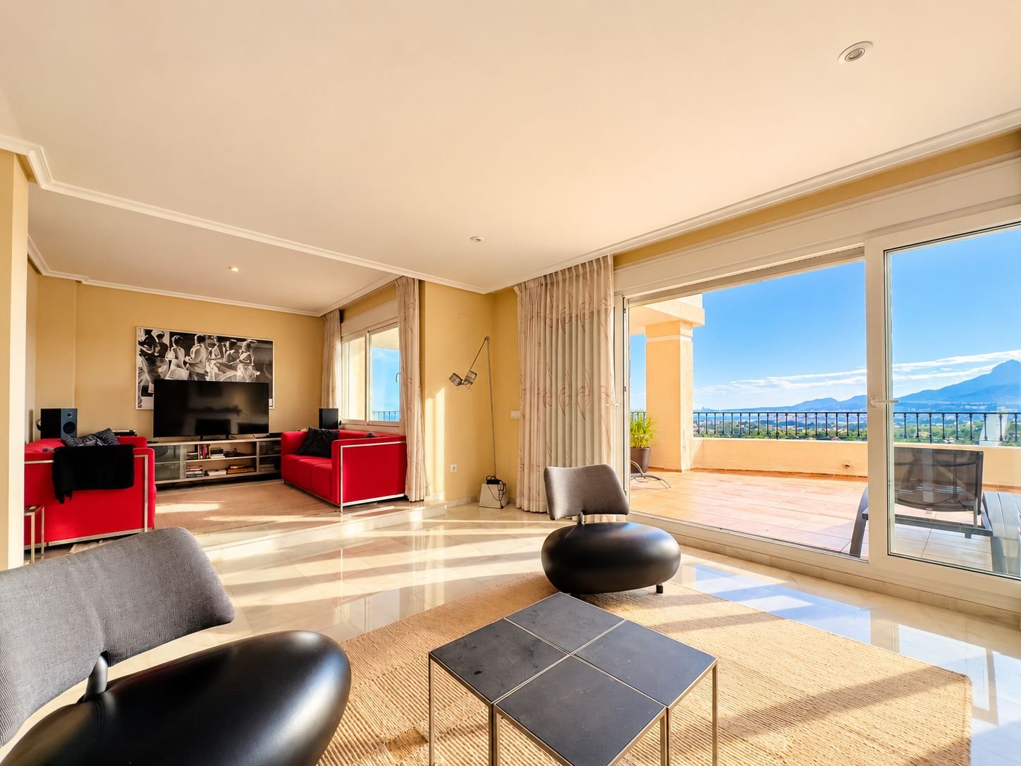 Apartment with Large Terrace and Sea Views in Altea Hills
