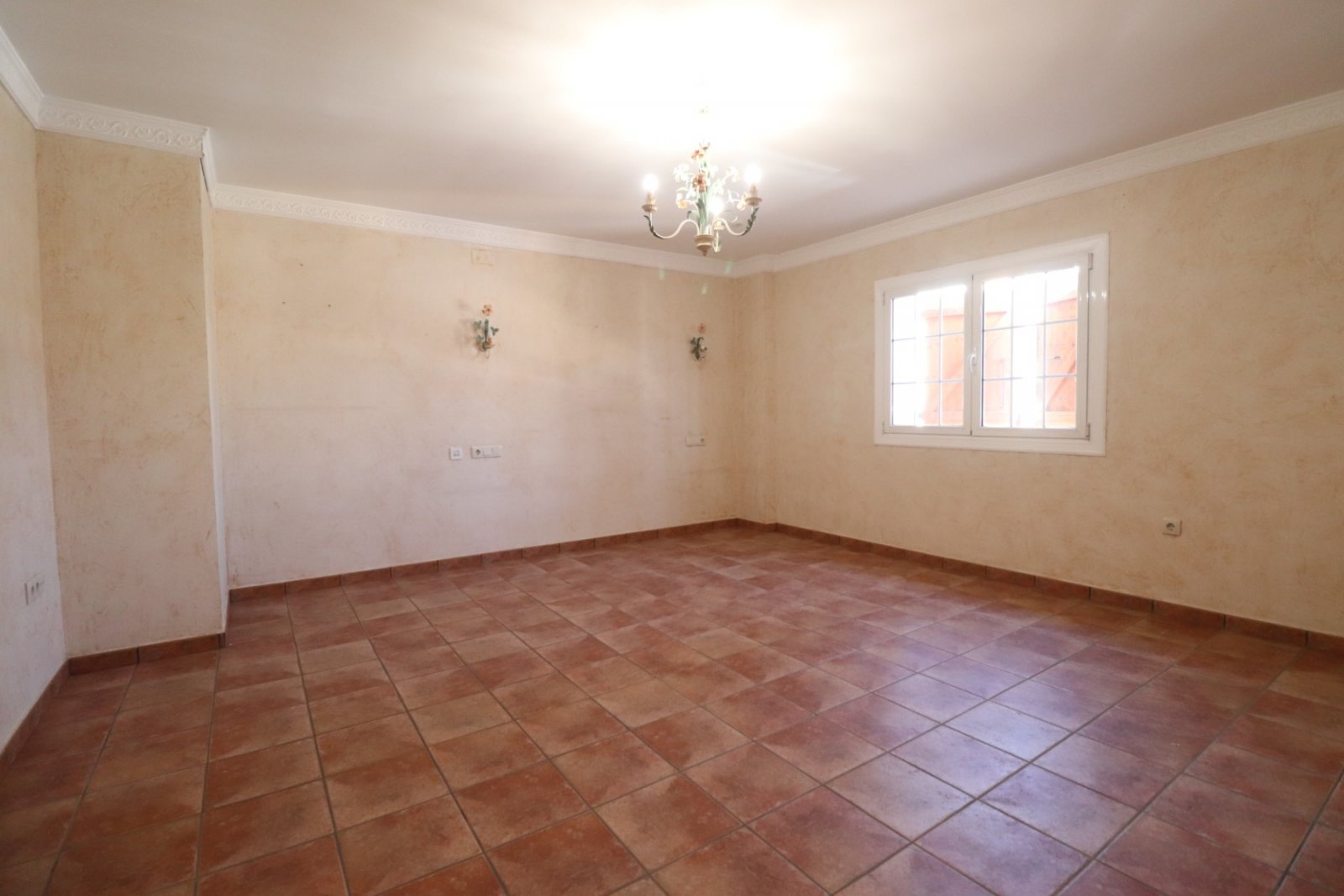 East Facing, Five Bedroom, Detached Villa in Los Palacios
