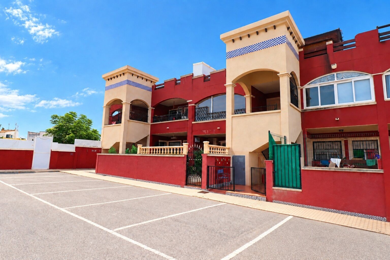 Two Bedroom, Ground Floor Apartment in Los Altos