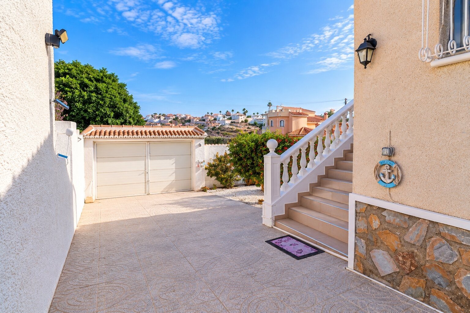 Beautiful villa with 3 bedrooms, 2 bathrooms, parking space and private swimming pool at the La Marquesa golf course