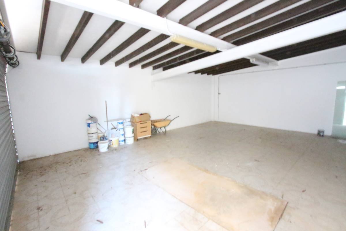 Large renovated villa just 2 km from the sea