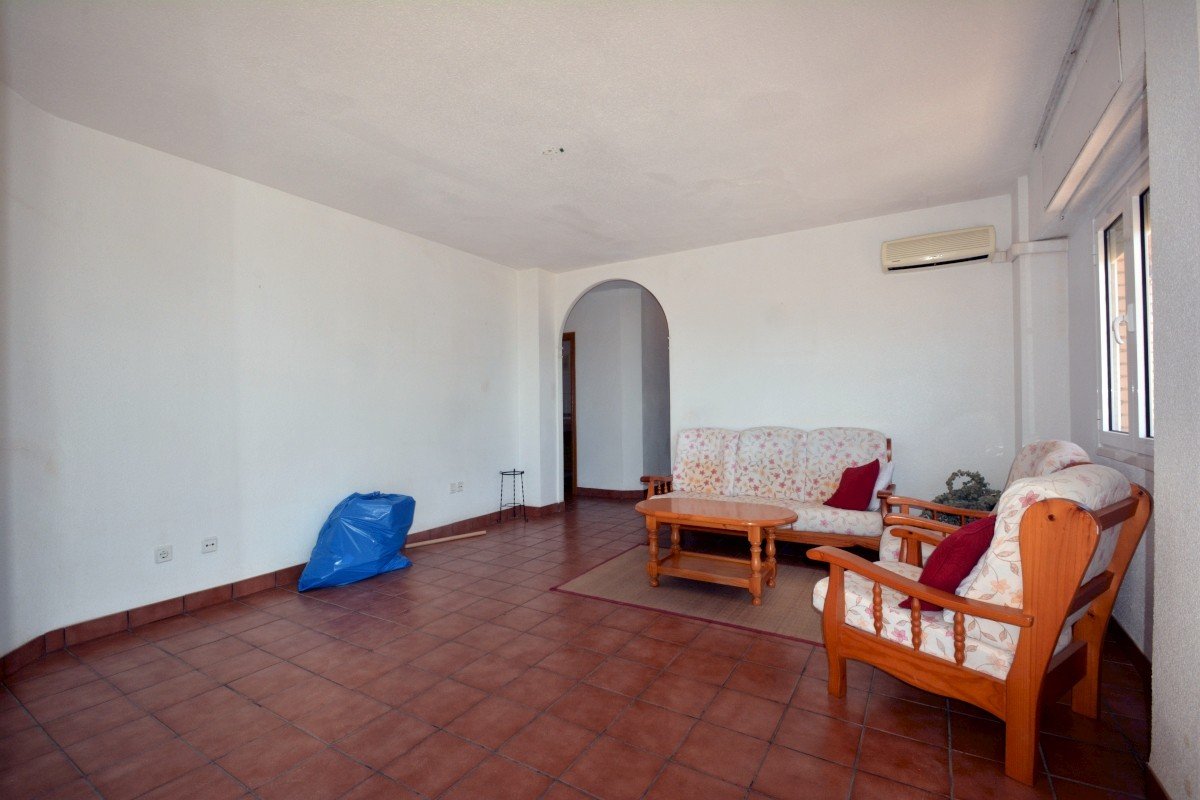 Apartment with 3 bedrooms, 1 bathroom and breathtaking sea views just 200 metres from the beach