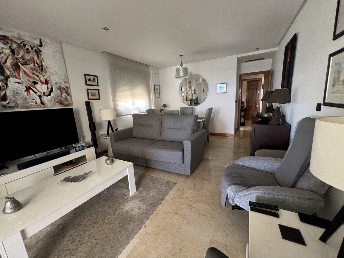 Spacious and bright apartment with 3 bedrooms, 2 bathrooms and sea views in Guardamar Hills