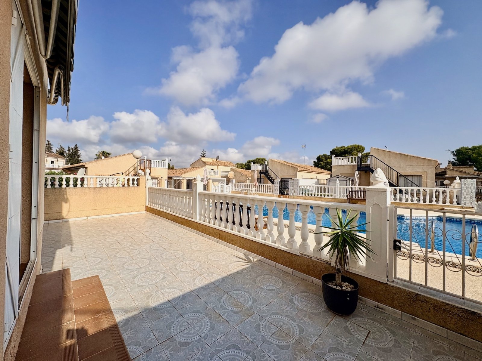 Villa with 4 bedrooms, 2 bathrooms and communal pool