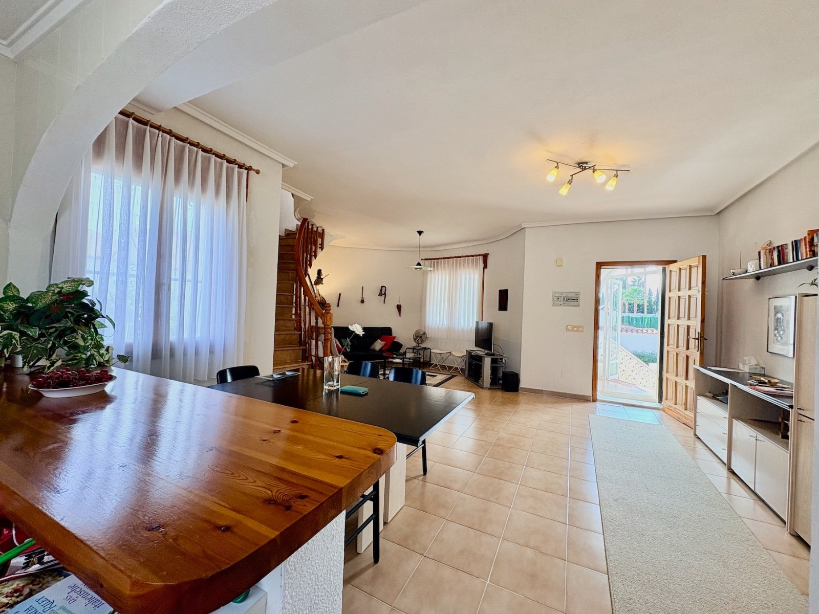 Detached villa with 3 bedrooms, 2 bathrooms, roof terrace and garage