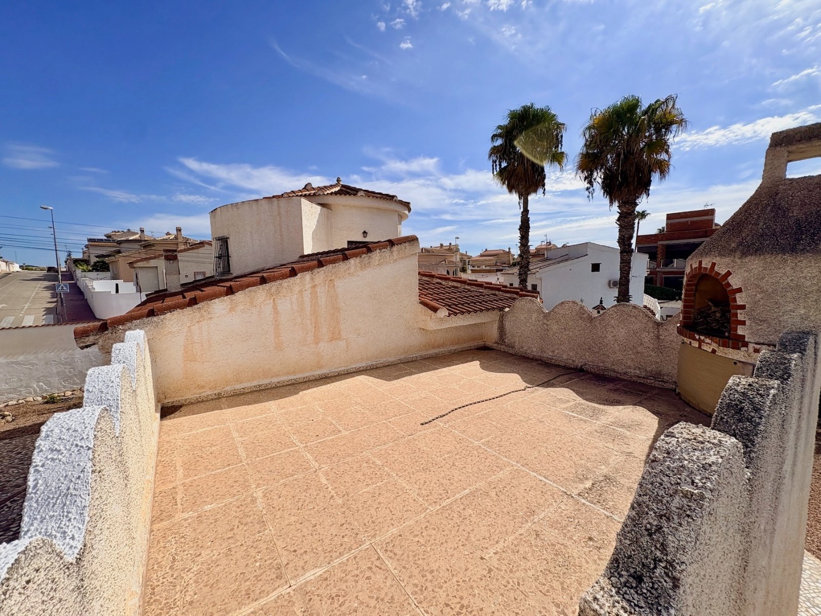 Detached villa with 3 bedrooms, 2 bathrooms, roof terrace and garage