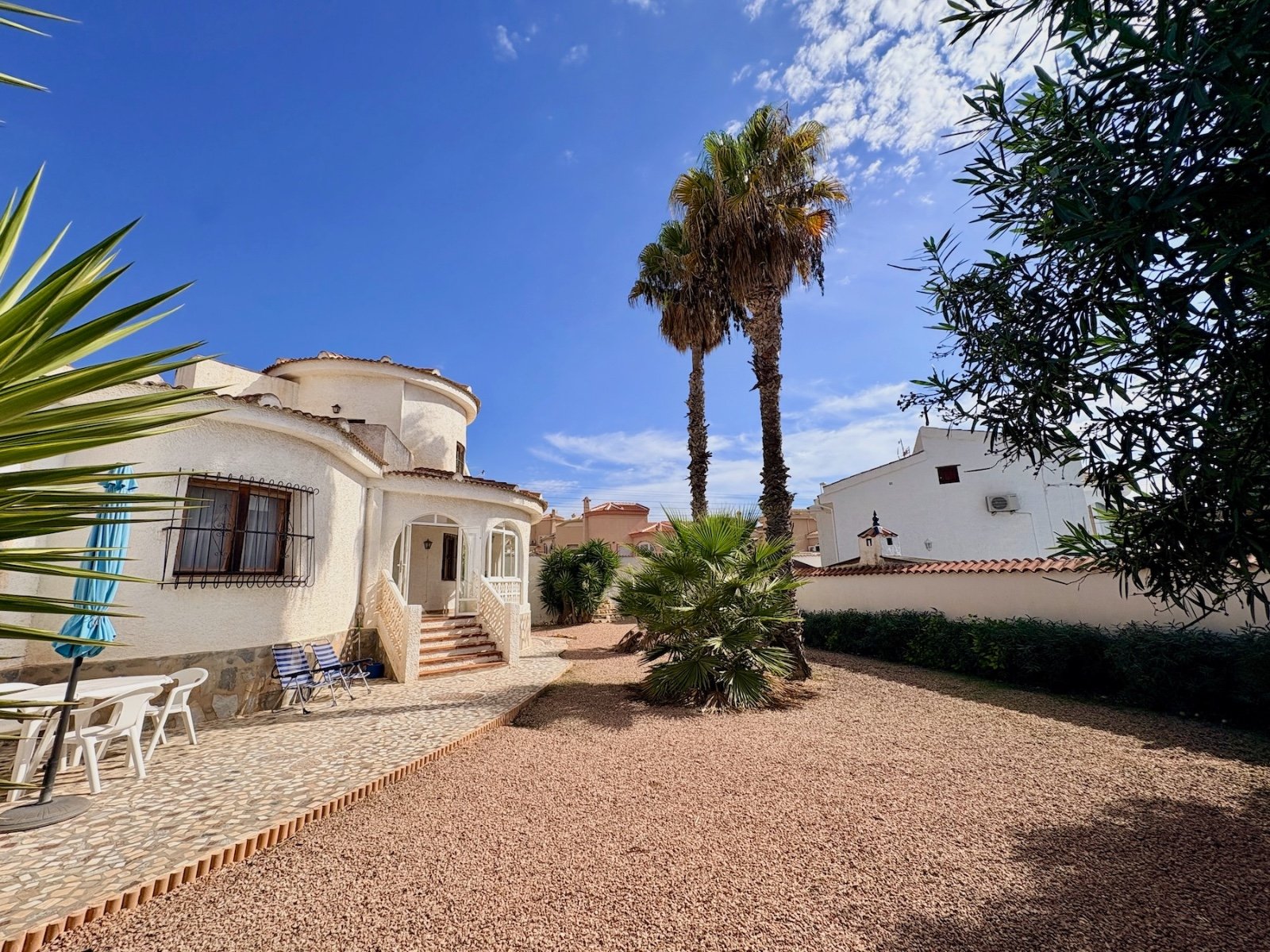 Detached villa with 3 bedrooms, 2 bathrooms, roof terrace and garage