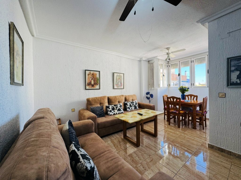 Renovated 2-bedroom apartment with elevator in the center of La Mata just 300 meters from the beach