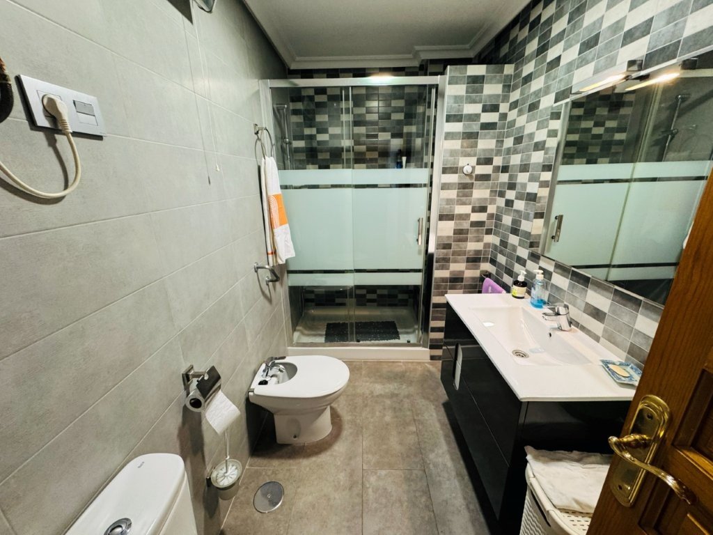 Renovated 2-bedroom apartment with elevator in the center of La Mata just 300 meters from the beach